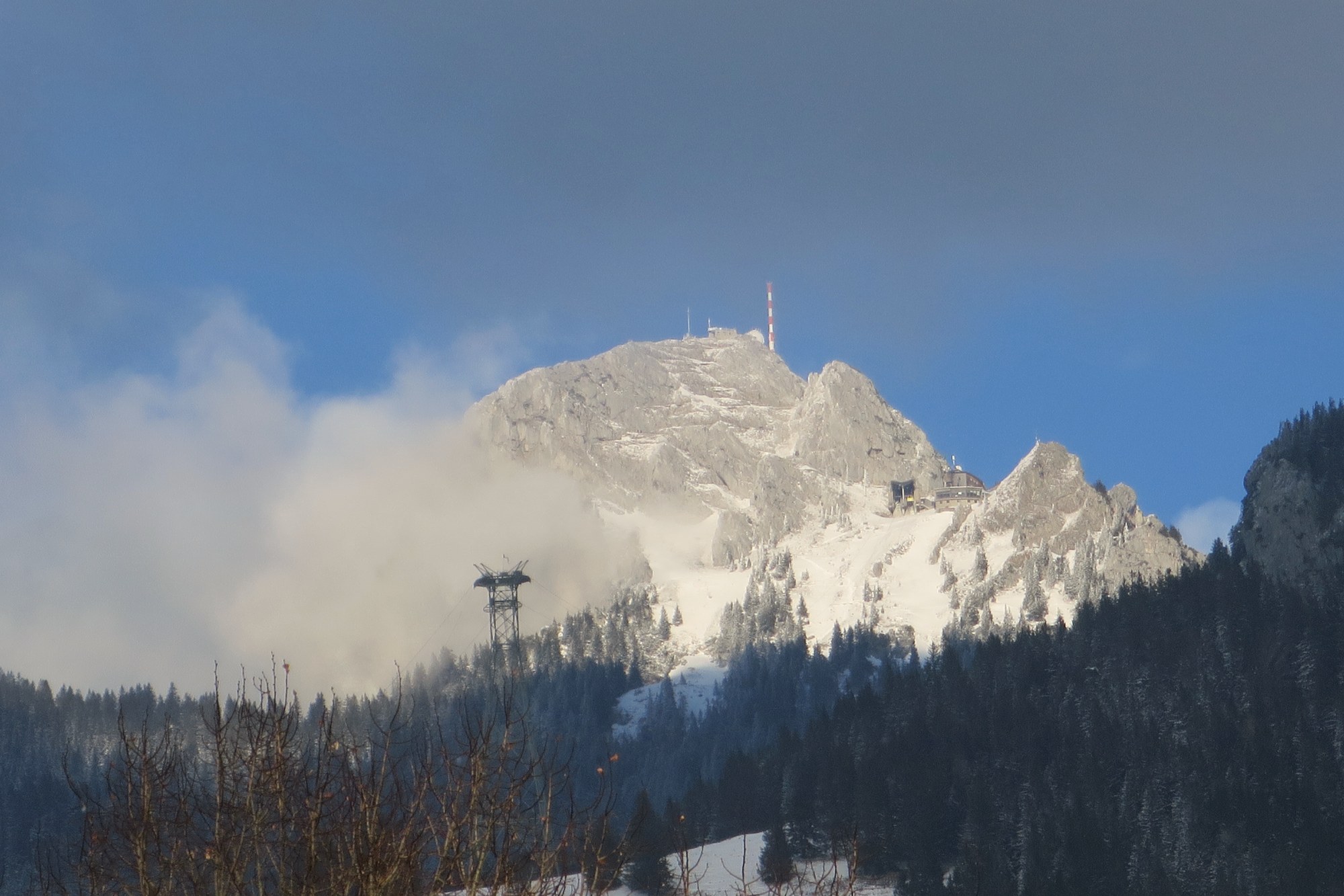 Der Wendelstein mit Gipfelhaus, Sternwarte und Sendemast